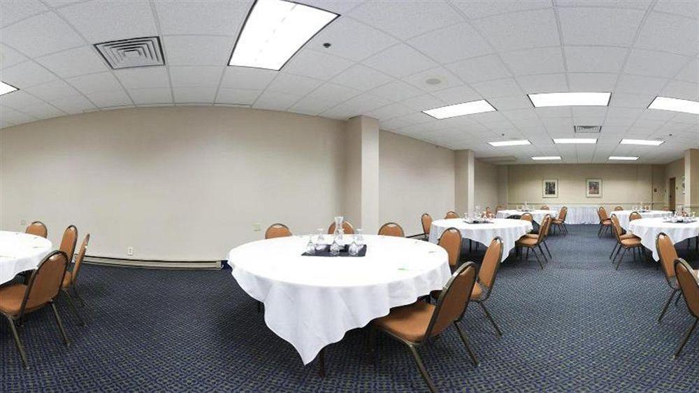 Holiday Inn Rockford By Ihg Экстерьер фото