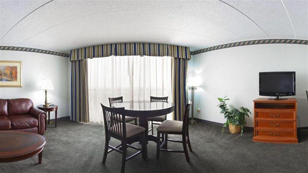Holiday Inn Rockford By Ihg Экстерьер фото