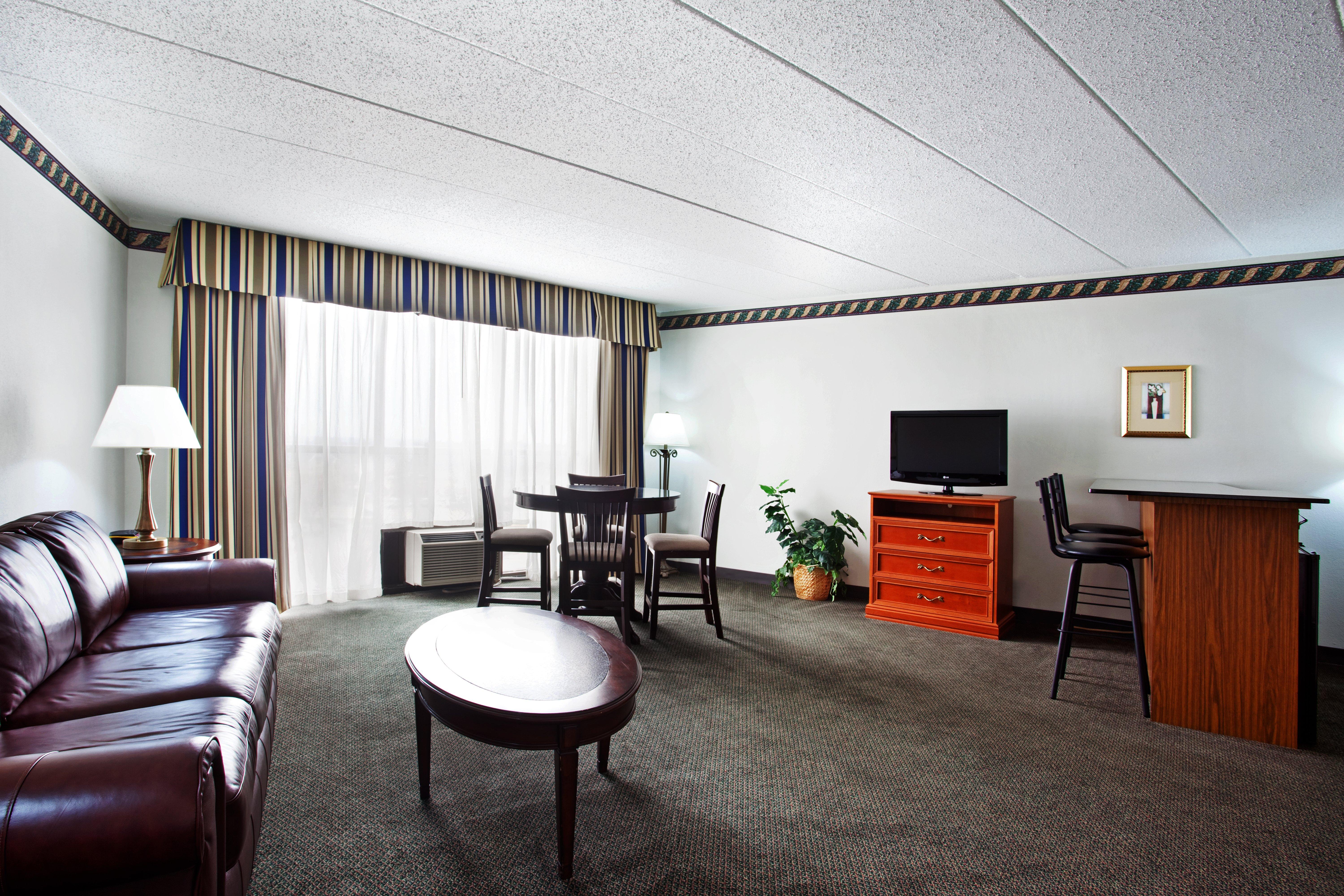 Holiday Inn Rockford By Ihg Экстерьер фото