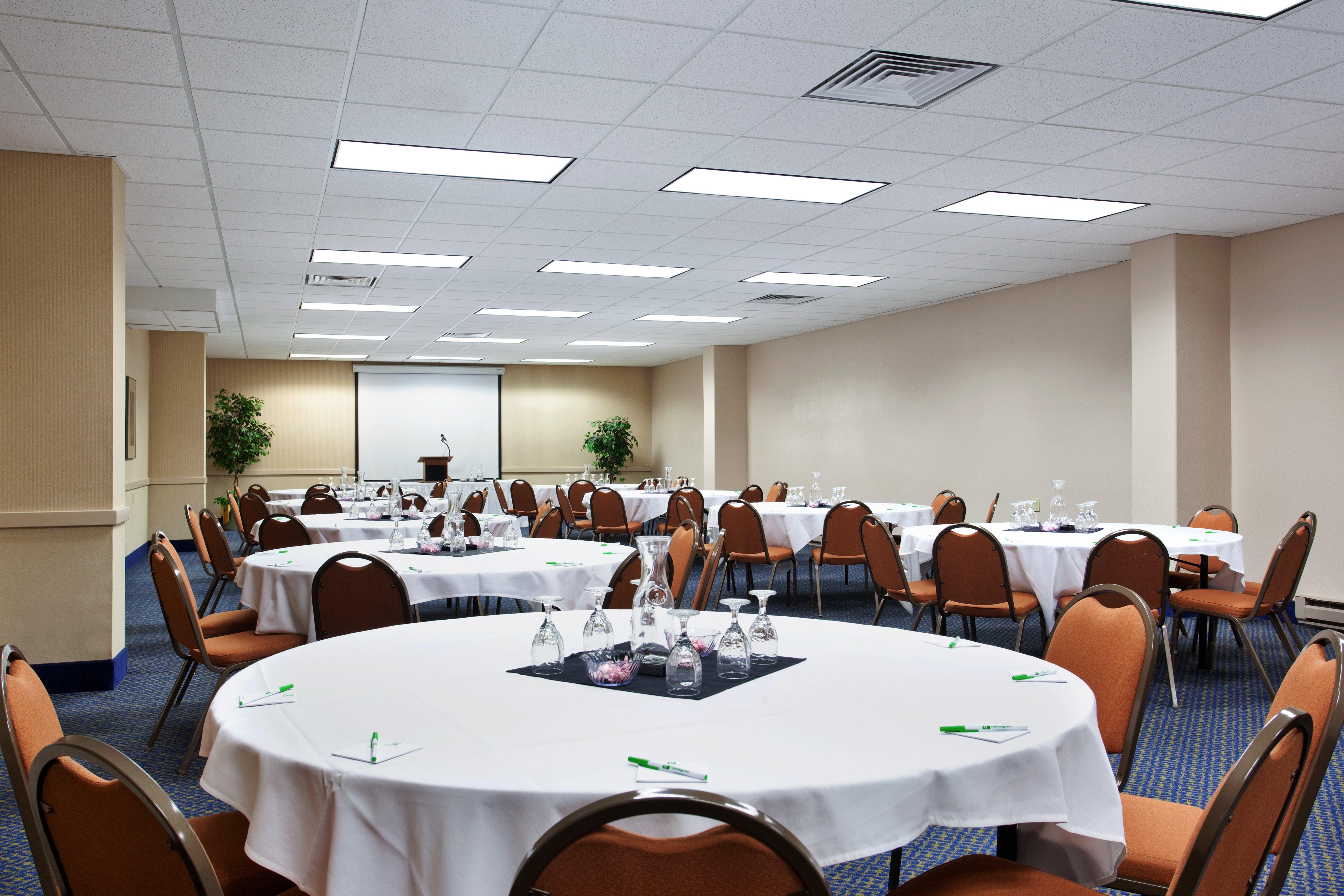 Holiday Inn Rockford By Ihg Экстерьер фото