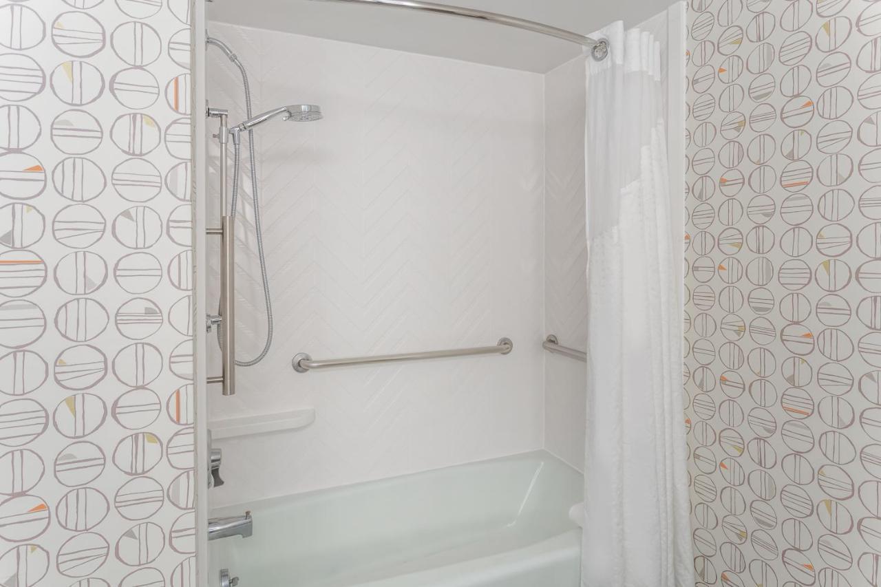 Holiday Inn Rockford By Ihg Экстерьер фото