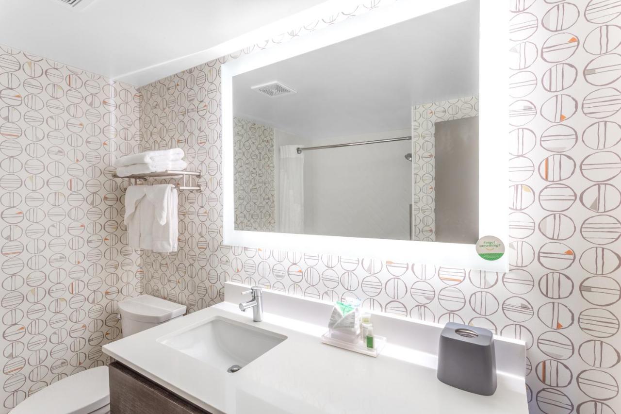 Holiday Inn Rockford By Ihg Экстерьер фото