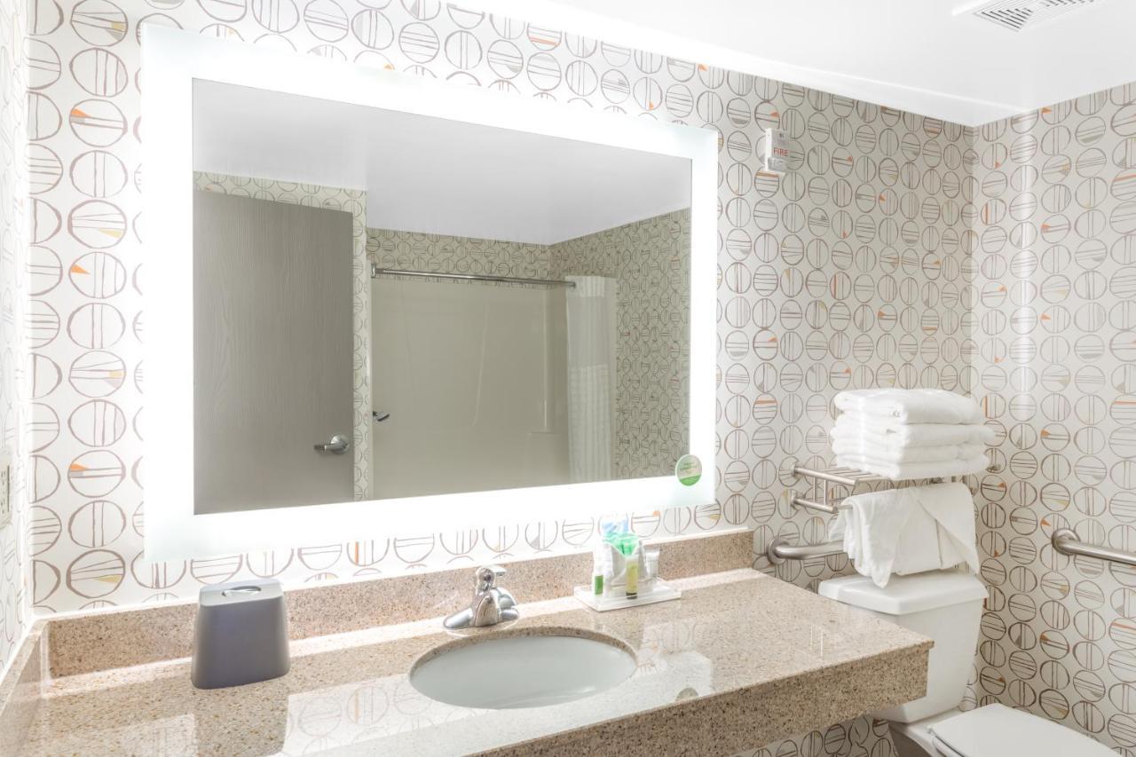 Holiday Inn Rockford By Ihg Экстерьер фото