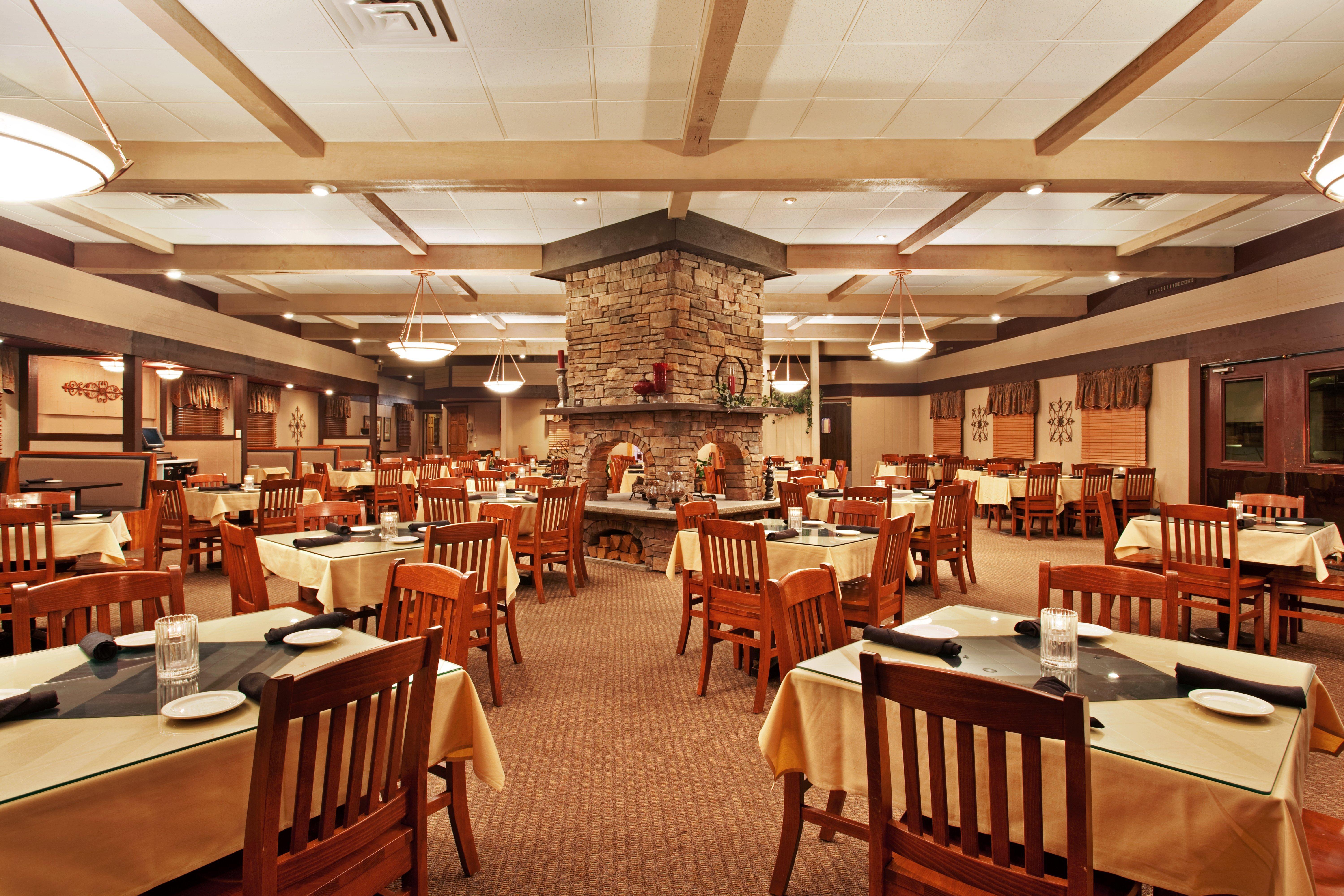 Holiday Inn Rockford By Ihg Экстерьер фото